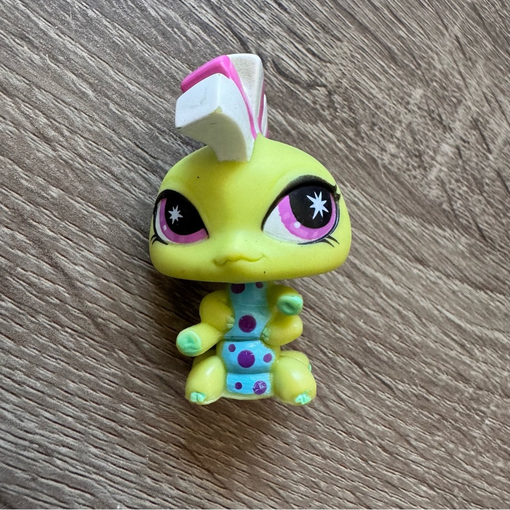 Authentic LPS Littlest Pet Shop Punkiest MOD Caterpillar Green Blue